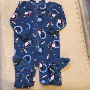 Old Navy Toddler one piece pajamas.✈️🛫🛩